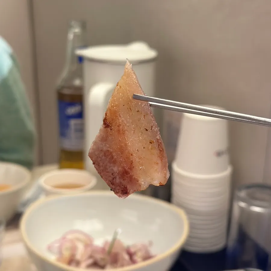 노릇하게 구워진 껍항정