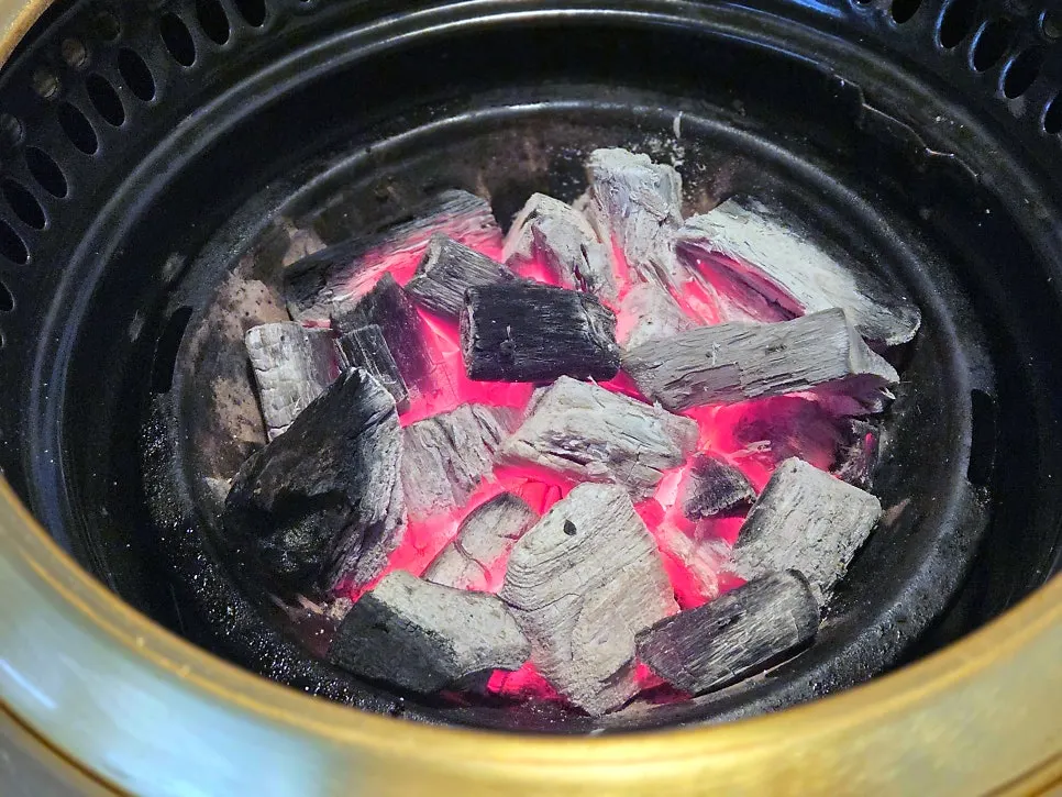 참숯 위에 올린 소 양념갈비
