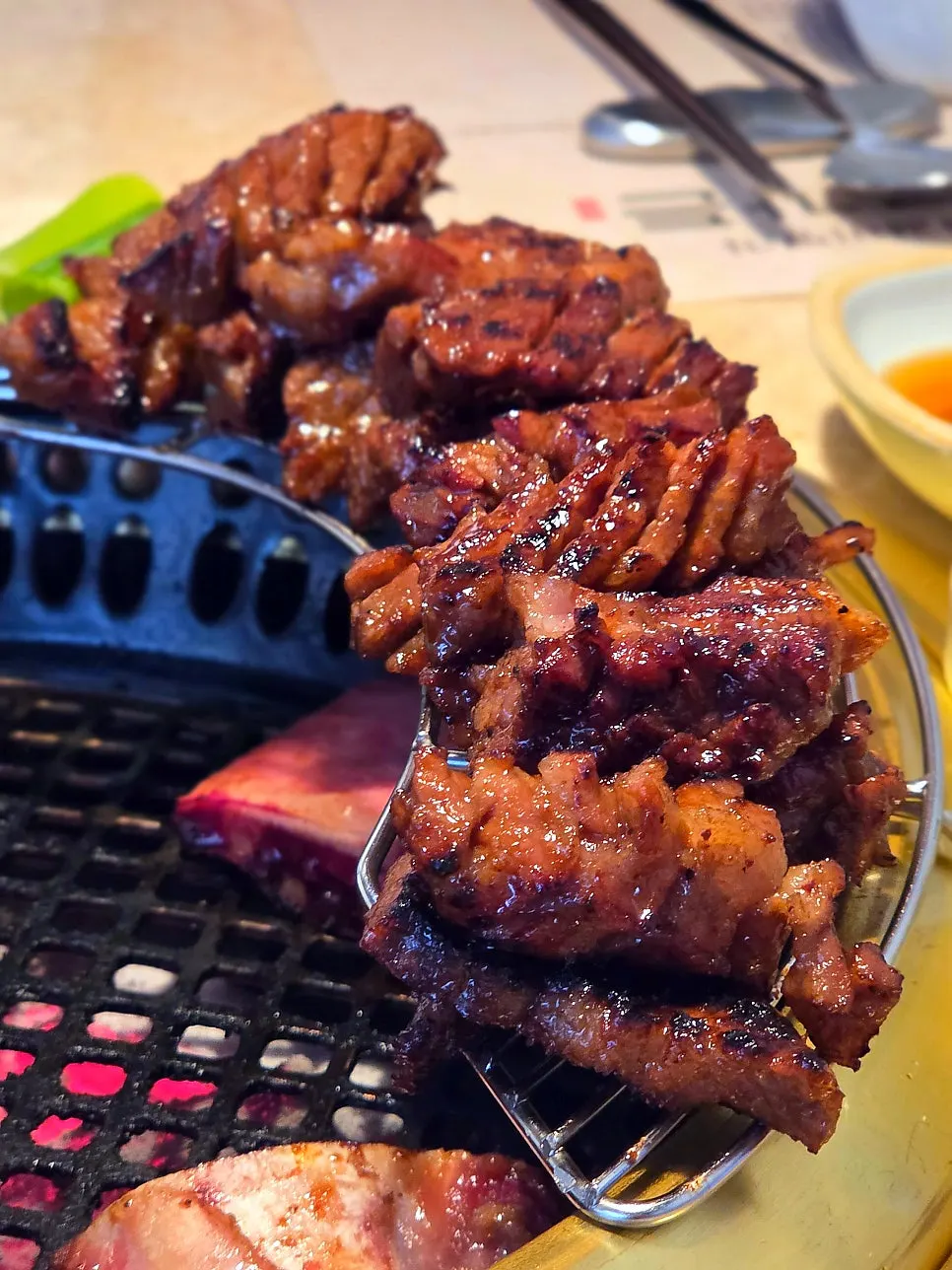 윤기 도는 다 익은 소 양념갈비