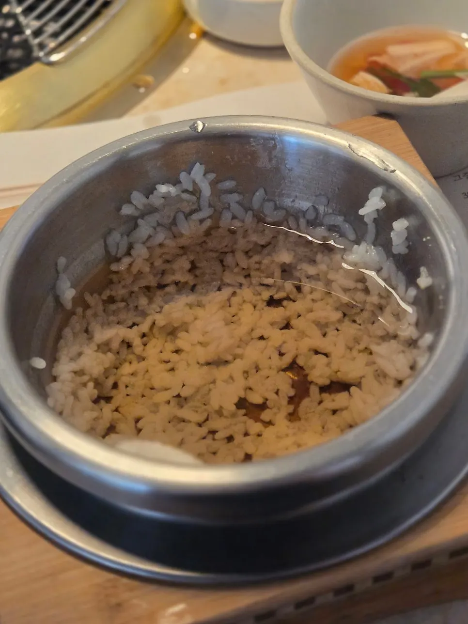 솥에 물을 부어 만든 숭늉