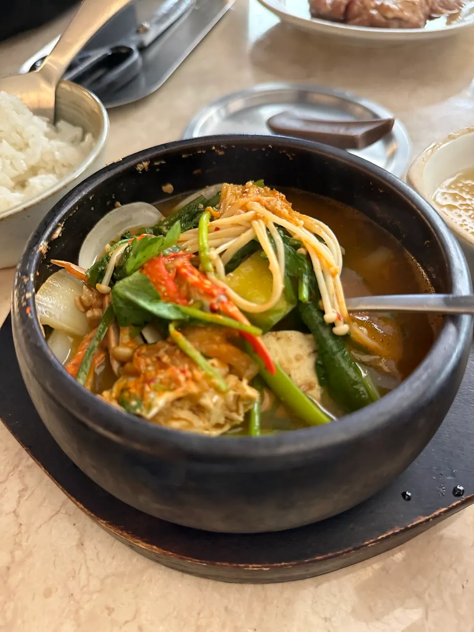 Kkotgetang and stone-pot rice included in the set meal