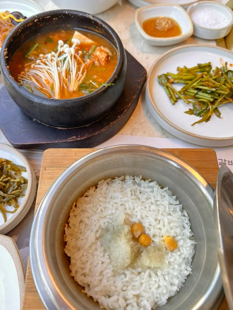 직원이 구워주는 국보가든 갈비