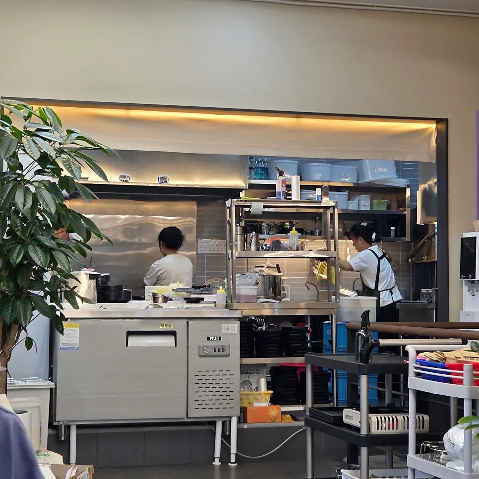 Open kitchen at Gukdam Sundaeguk Main Branch