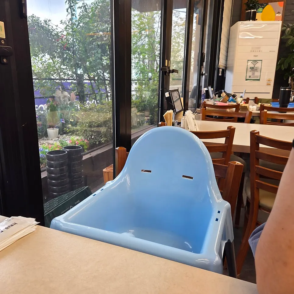 Baby chair at Gukdam Sundaeguk Main Branch