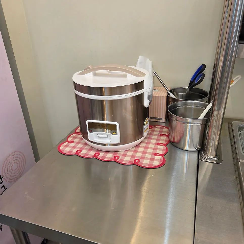 Self-serve bar at Gukdam Sundaeguk Main Branch