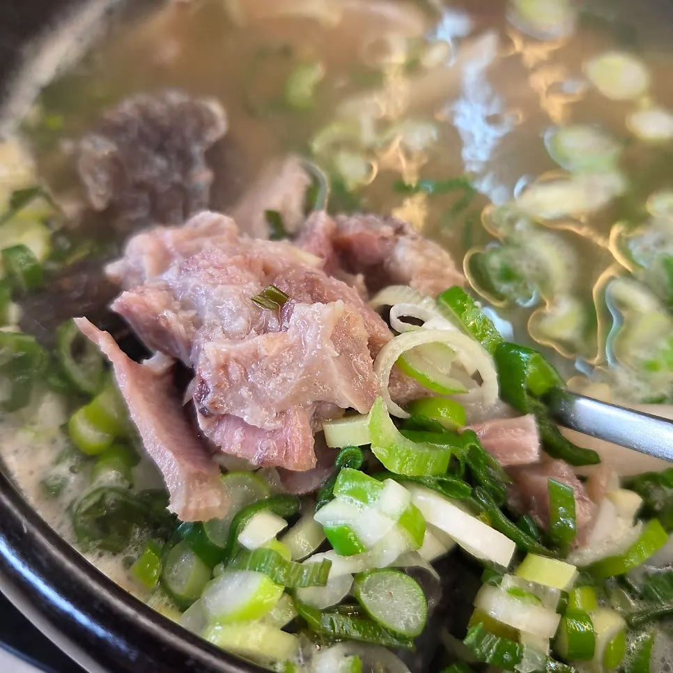 Sundaeguk full of glass-noodle sundae and head meat