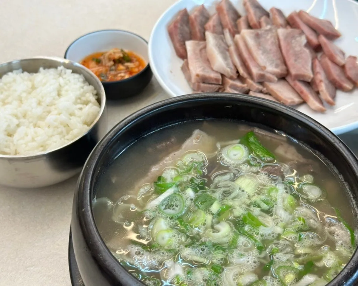 출구 쪽에 준비된 박하사탕과 치실