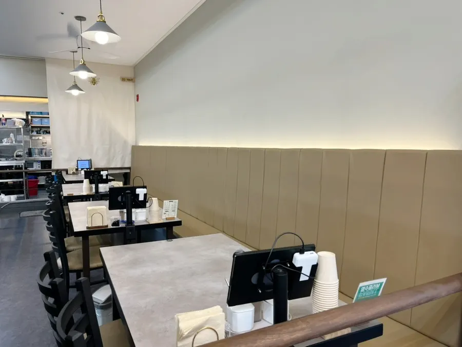 Well-spaced tables for 2-4 people at Gukdam Sundaeguk