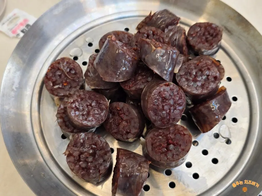 접시에 담긴 찰순대
