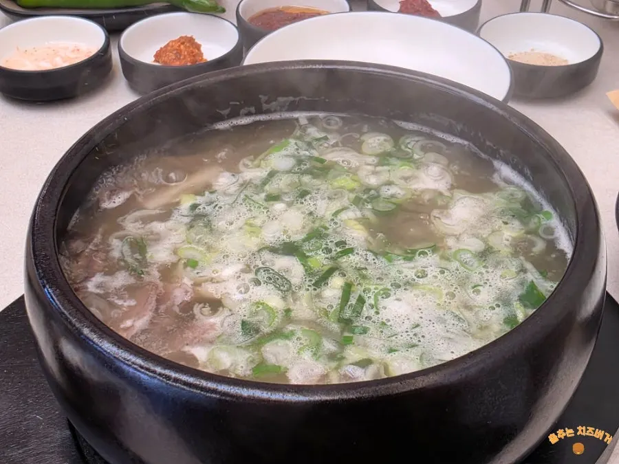 큰 뚝배기에 나온 순대국 특사이즈