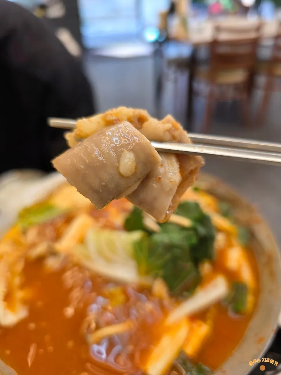 팔팔 끓고 있는 곱창전골