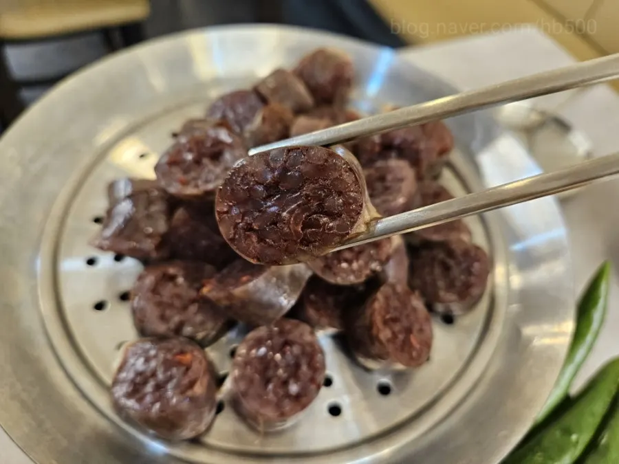 Cross-section of jjal sundae kept warm