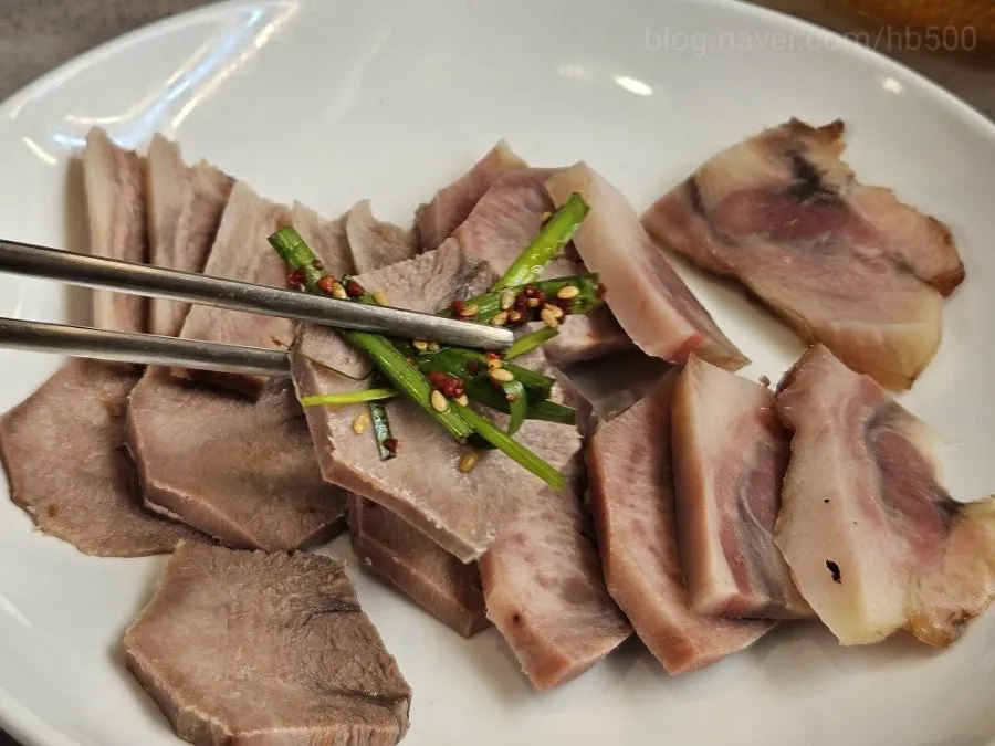 Suyuk tasting plate, half order