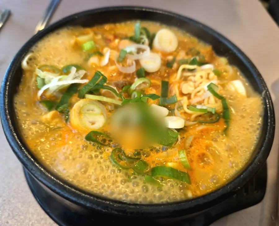 The closing dish, hanwoo bone broth ramyeon