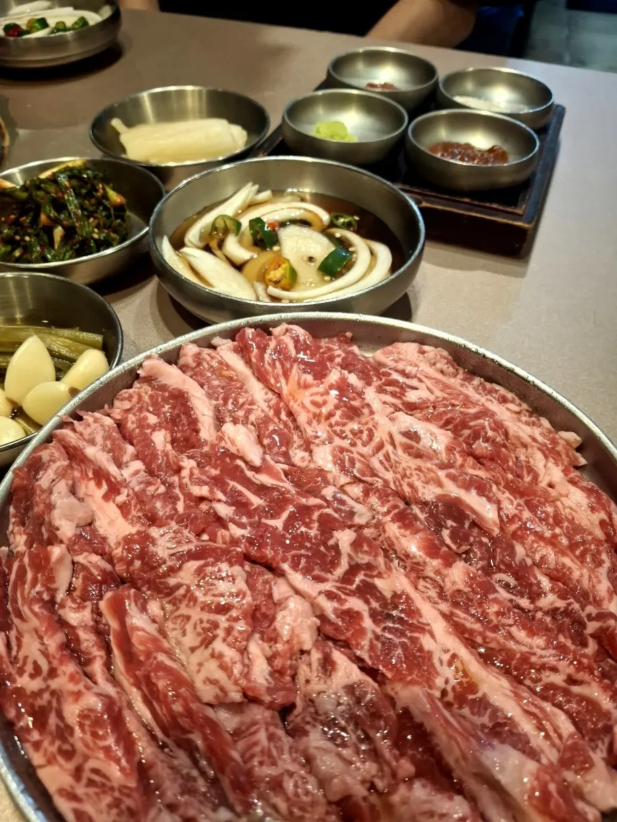 Raw beef short rib meat with marbling at Gukgojip