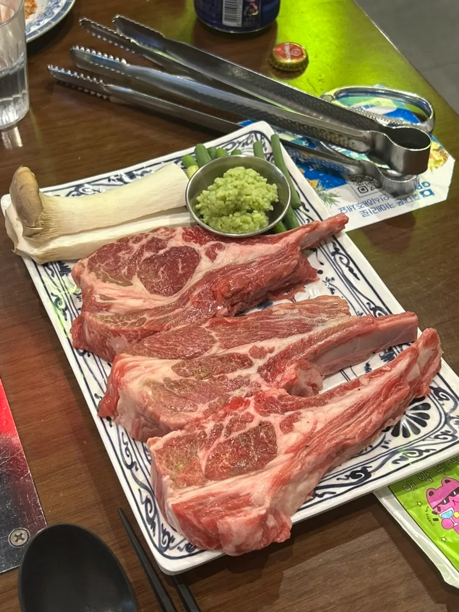 Lamb skewers grilling at Gukje Yangyukgwan