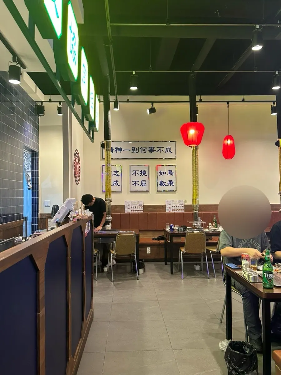 Inner seating at Gukje Yangyukgwan divided by partition walls
