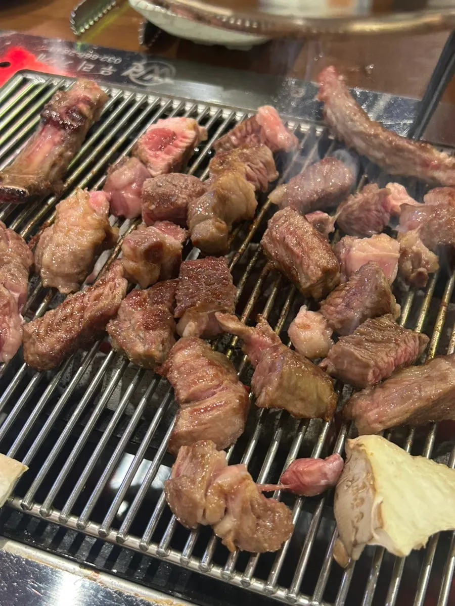 Sliced lamb ribs from Gukje Yangyukgwan