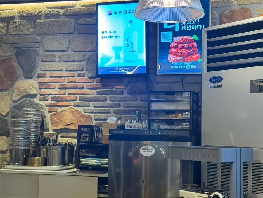 Dining atmosphere at Gungmin Hanwoo House Samseong Station branch