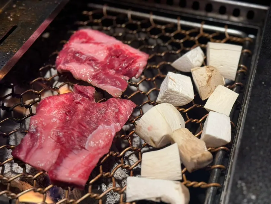 Thickly sliced grilled top sirloin