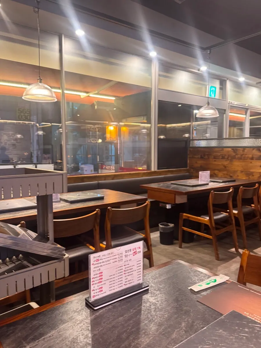 국민한우집 삼성역본점 매장 내부