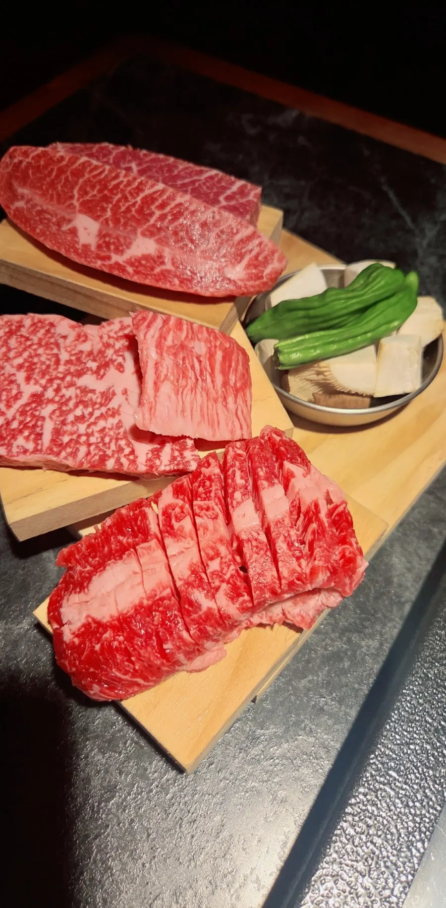 육회 미나리 무침 한 접시