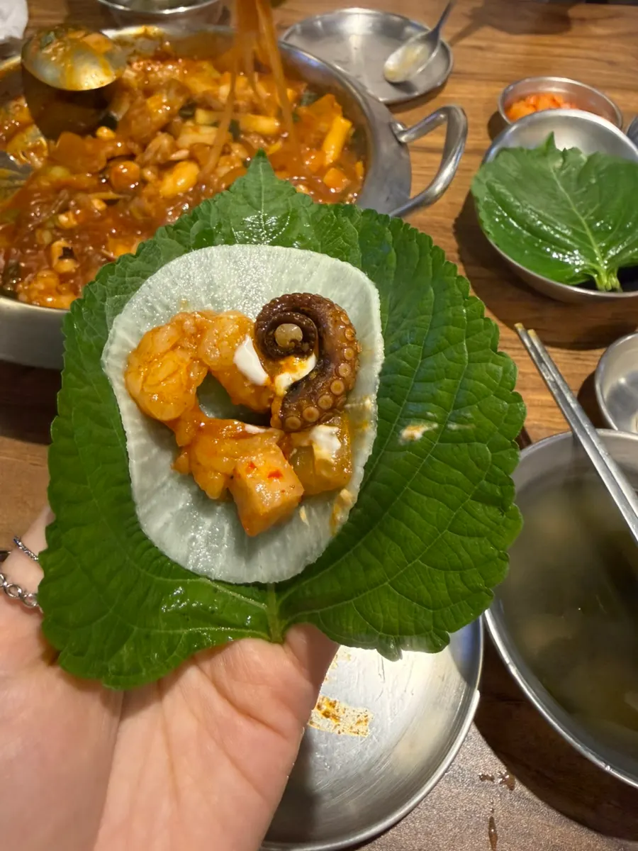 소곱창과 낙지, 새우가 어우러진 한 국자