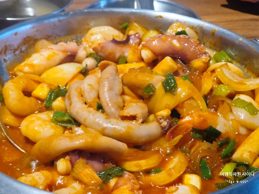 Octopus and shrimp inside the nakgopsae