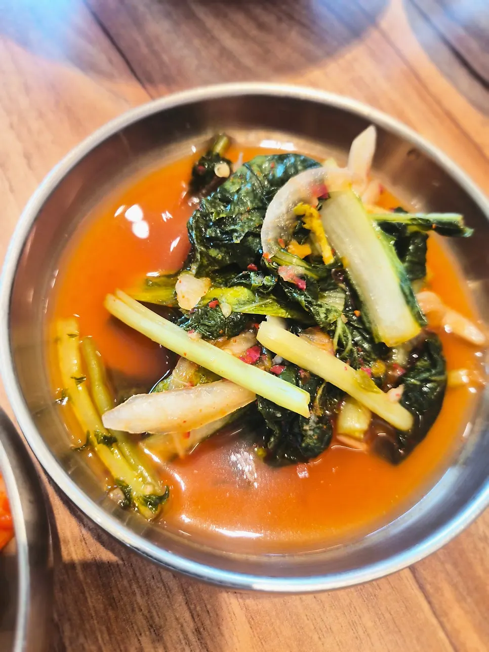 기본 반찬으로 나온 샐러드