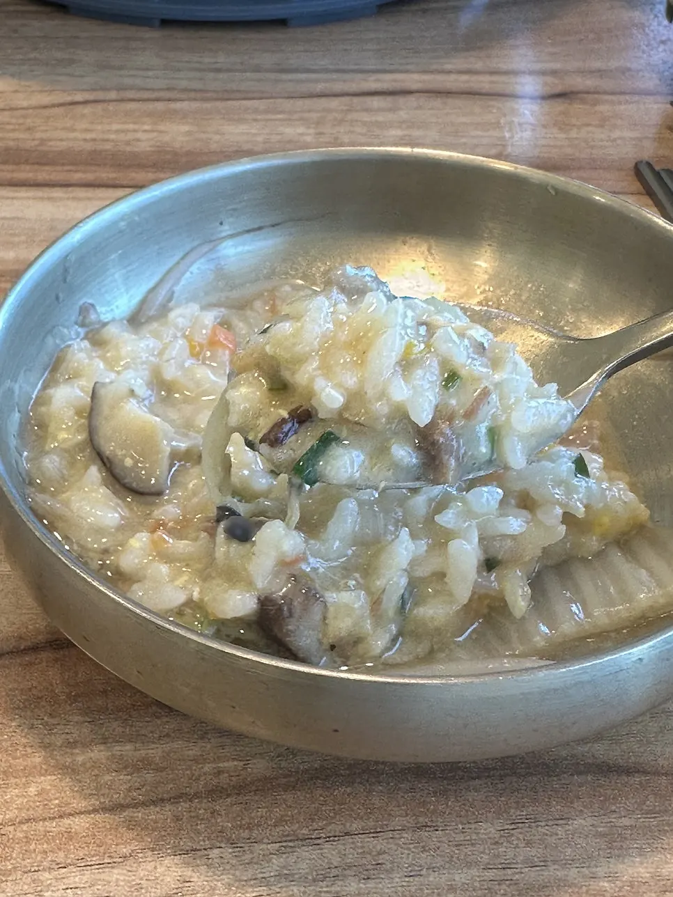 A bowl of chewy, well-cooked kalguksu