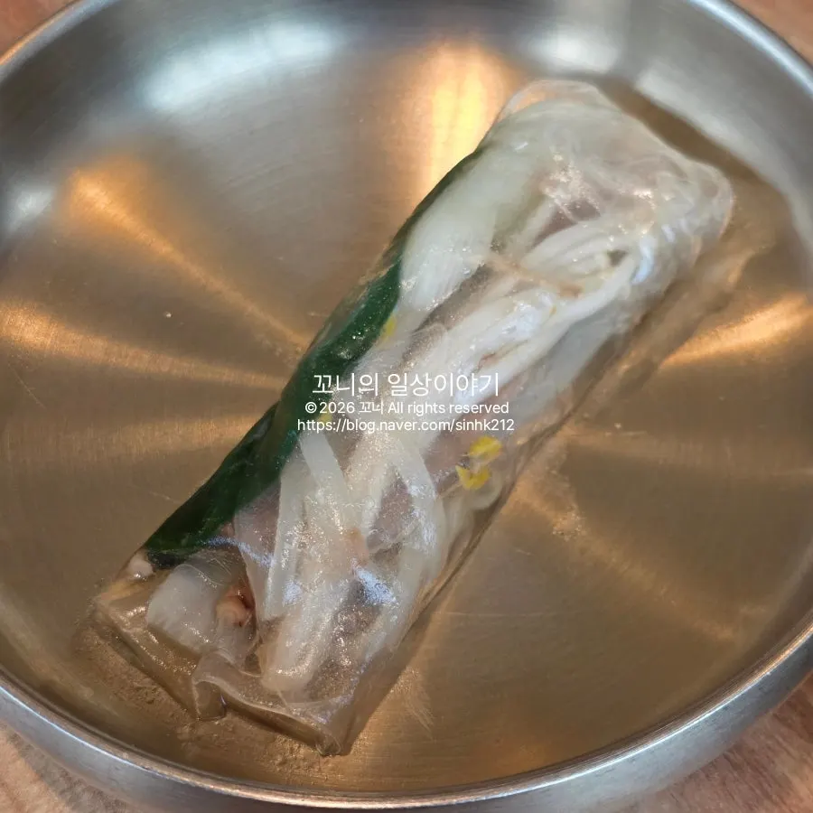 고기와 야채를 올려 말아낸 월남쌈