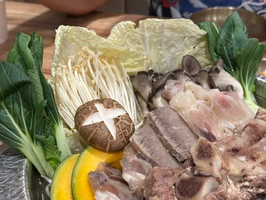 왕갈비 국수 전골에 올라간 고기