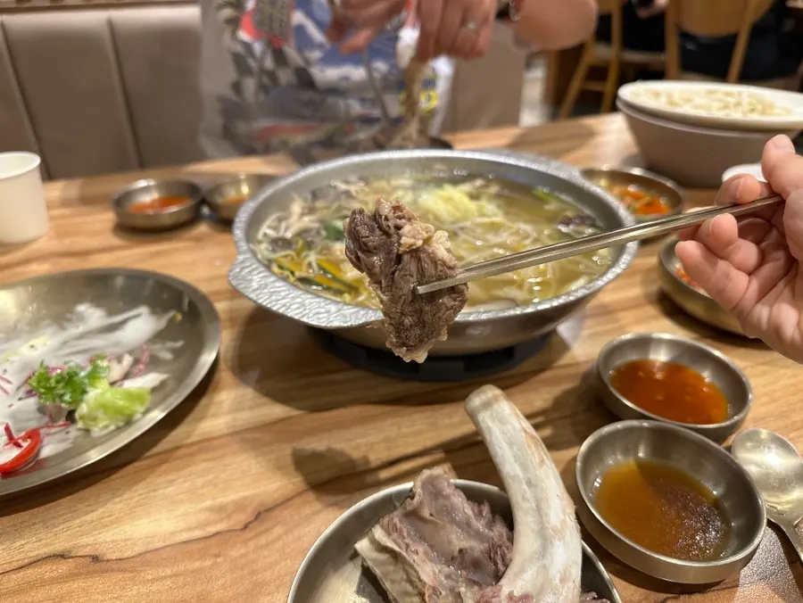 왕갈비 국수 전골 속 스지와 양지