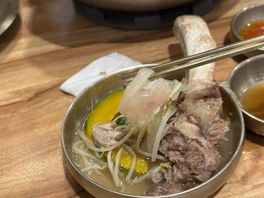 산적처럼 큰 왕갈비 살점
