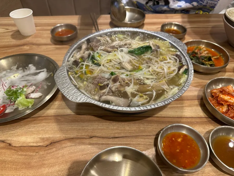 국물과 함께 덜어낸 아롱사태