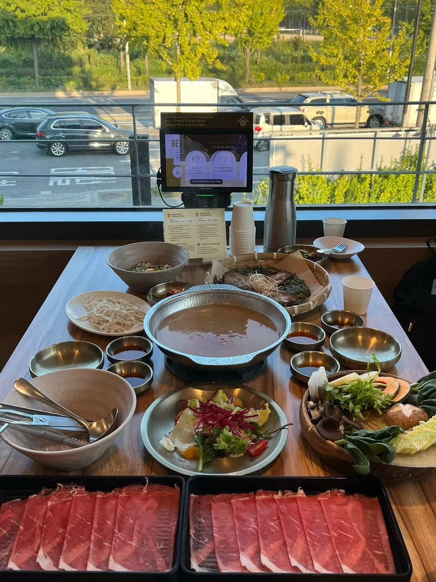 얼큰샤브칼국수 한상 차림 세팅