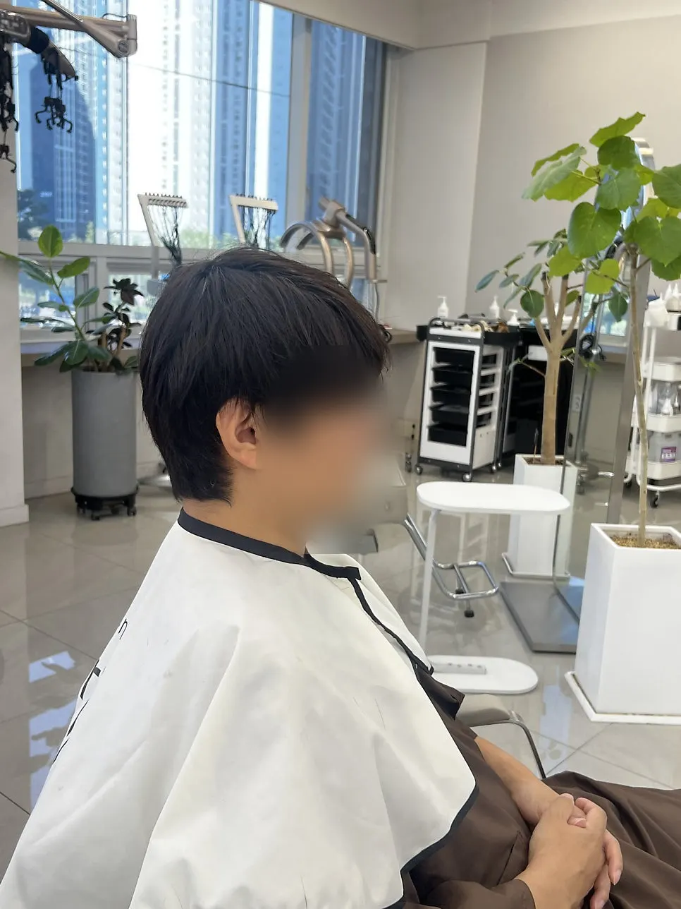 얼굴형에 맞는 펌 스타일 상담 장면