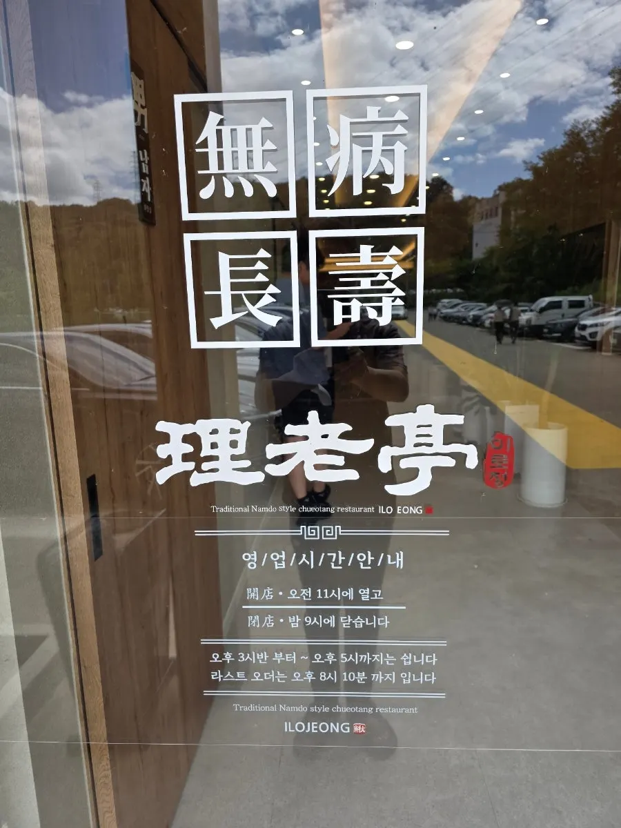 컵과 쓰레기를 분리하는 정리 공간