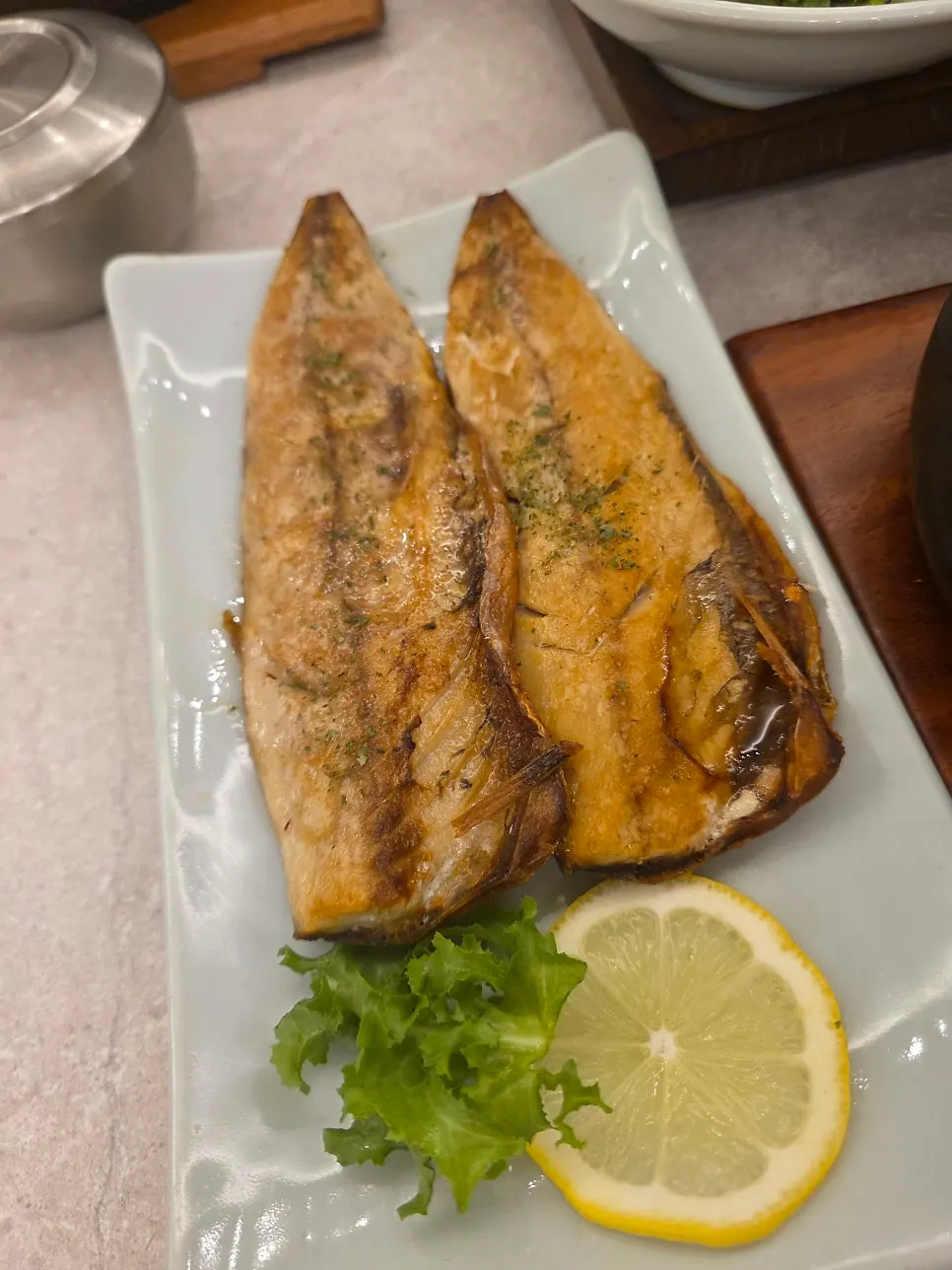 Warm boiled pork and grilled mackerel served with the set