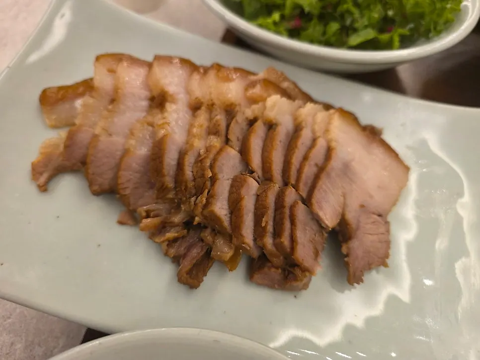Set meal arrangement with warm boiled pork and grilled mackerel