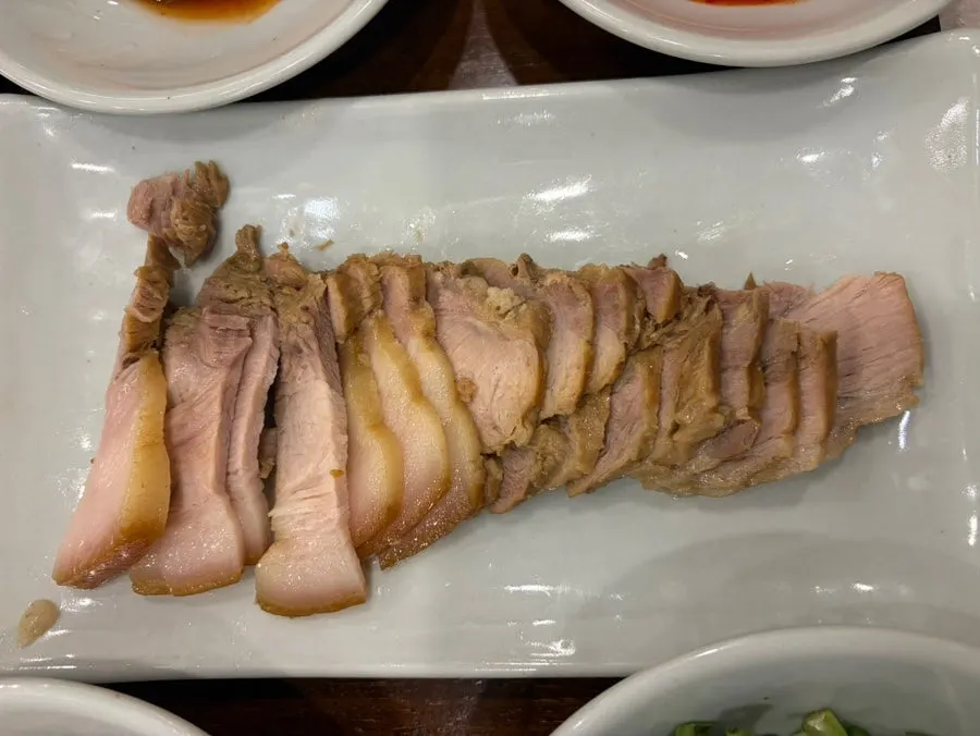 추어탕과 함께 먹는 수육 한 점
