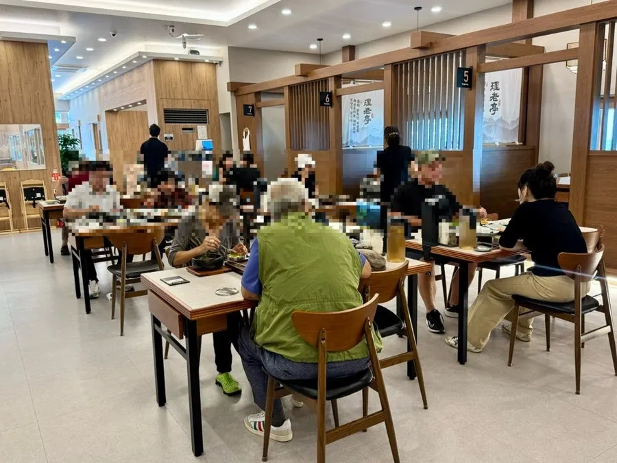 A more private-feeling table section