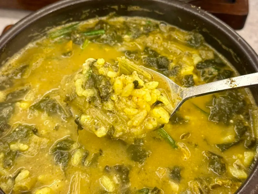 Turmeric rice served with the loach soup