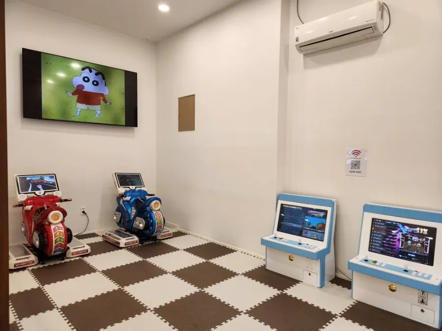 이로정 셀프바 반찬과 국수 코너
