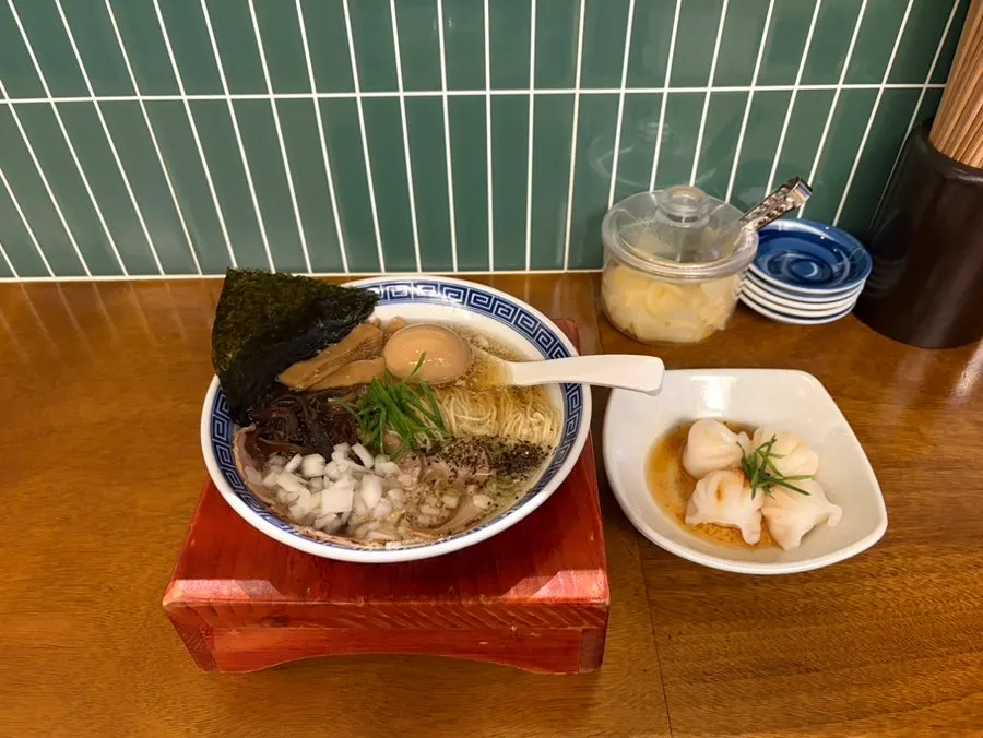 정돈된 멘야타누끼 다찌 자리 전경