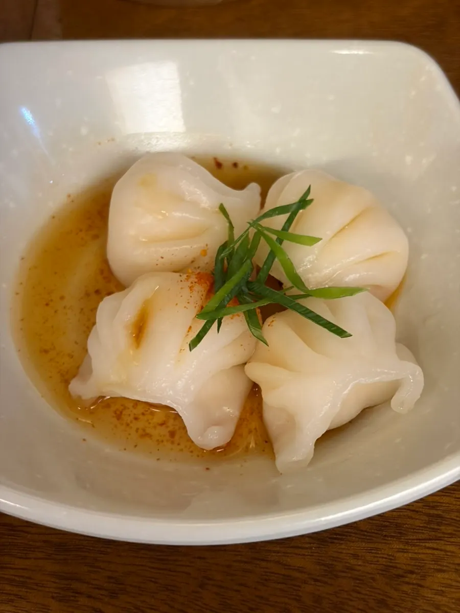 탱글한 면발을 건져 올린 쇼유라멘