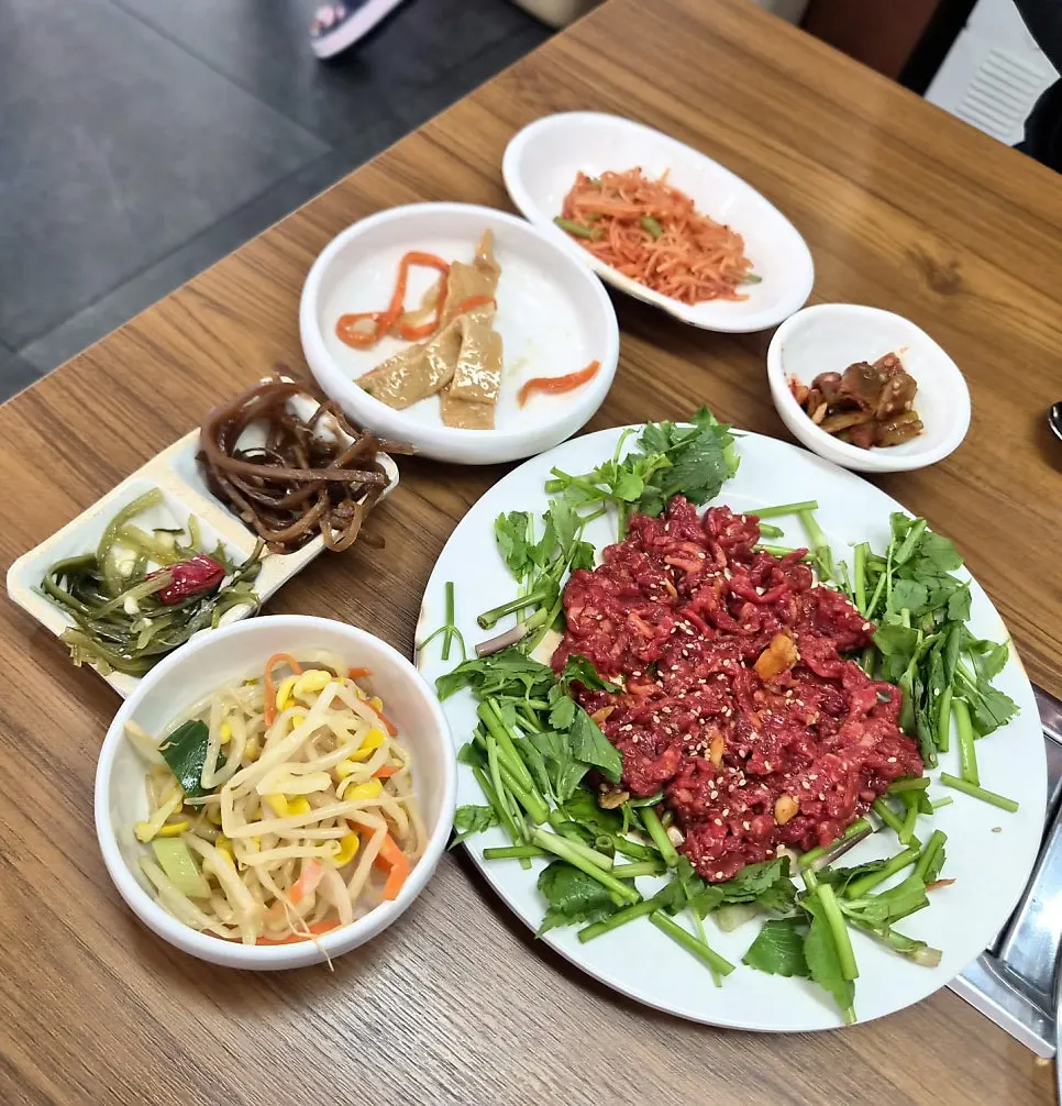 Meal ready with Hanjaechon so-jjigae and yukhoe