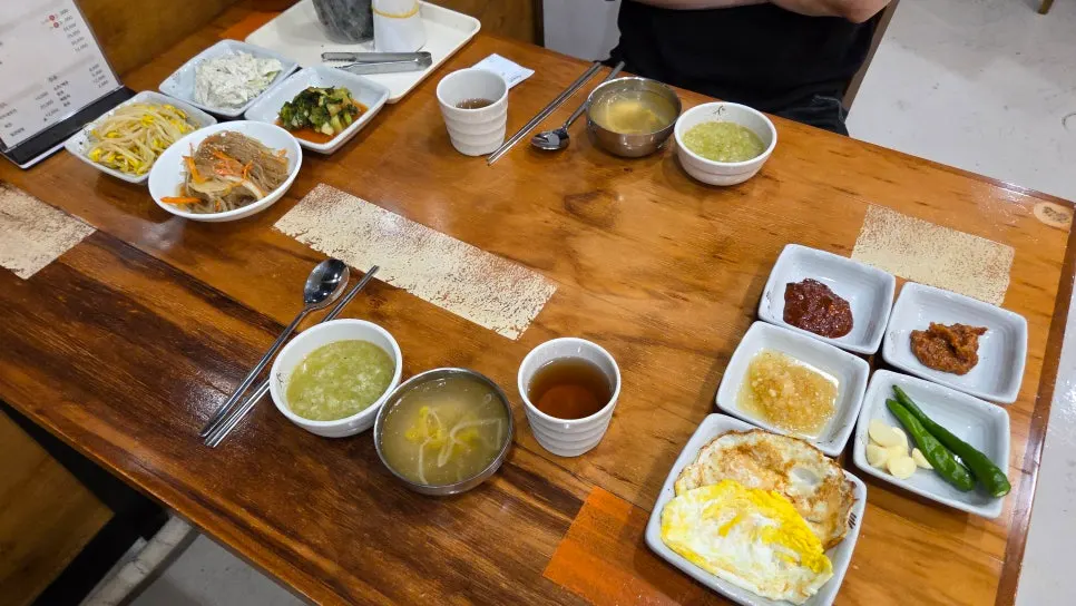 Imgane Nakji Bossam's basic table spread