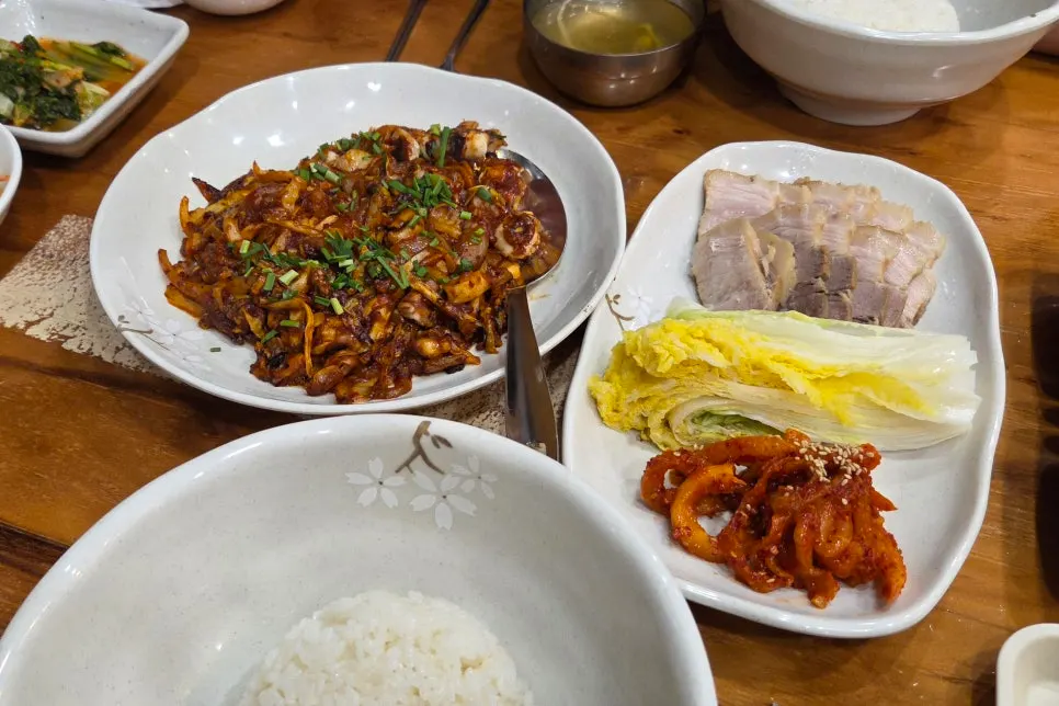 Full spread of the Imgane Han-sang set