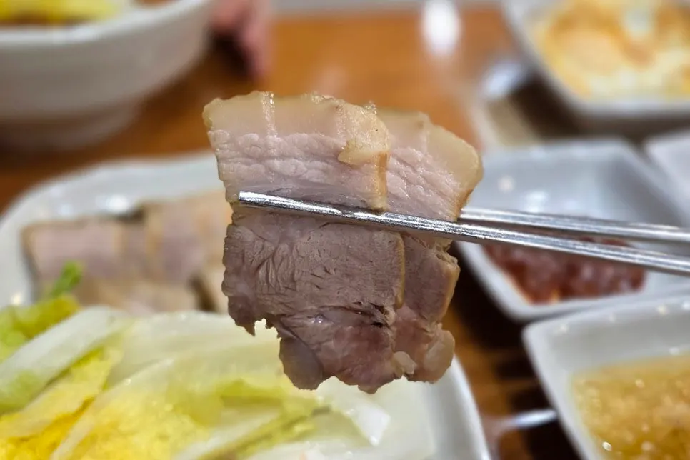 A bite combining boiled pork and octopus stir-fry